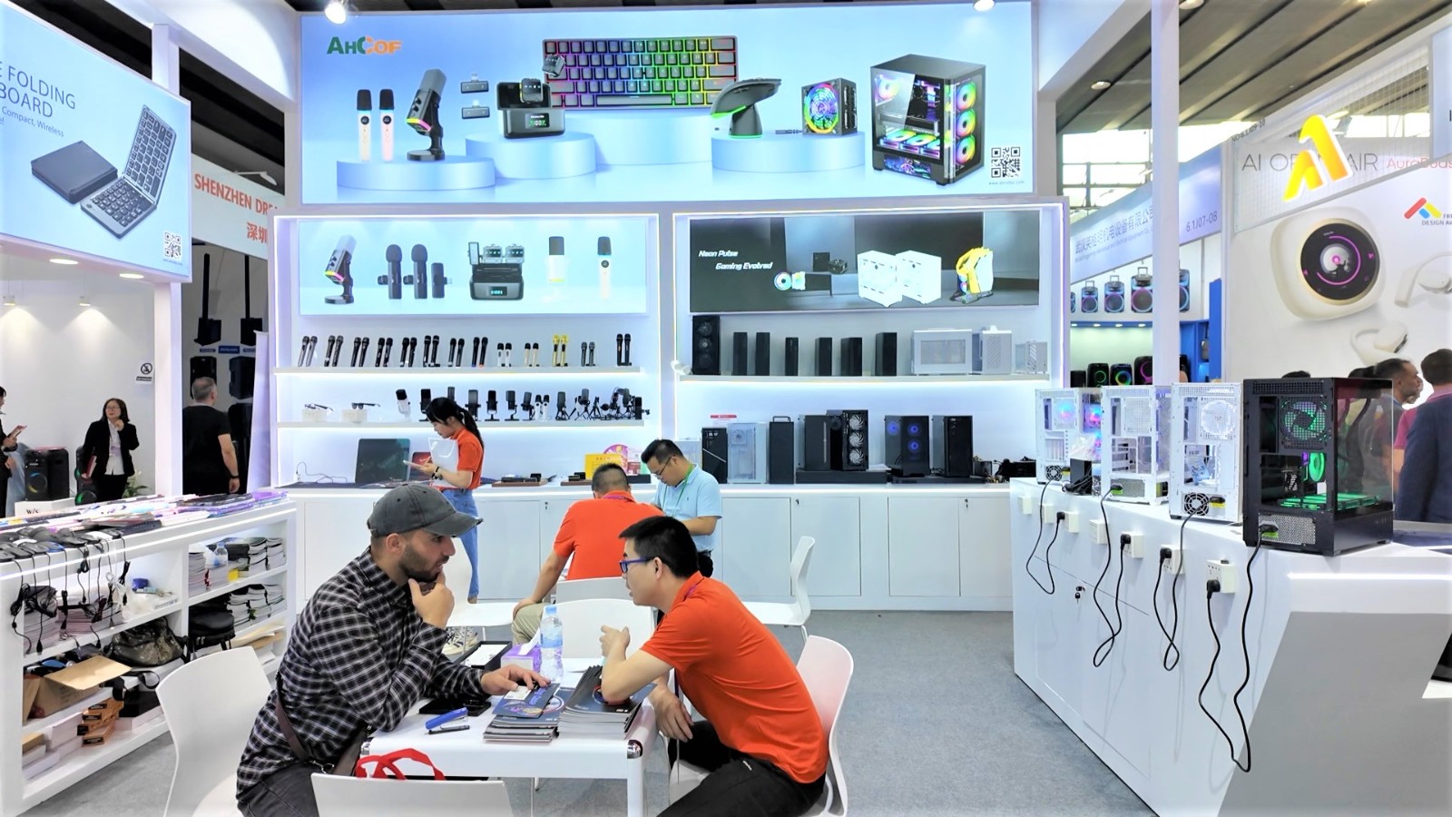 機箱.jpg 機箱.jpg